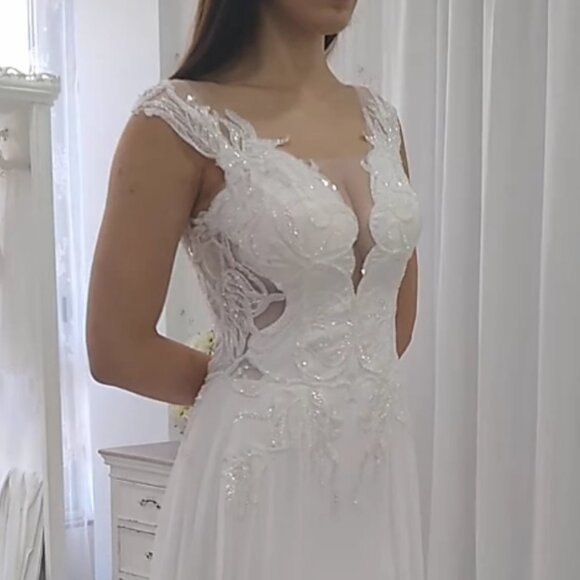 Wedding dress - Picture 3 of 4